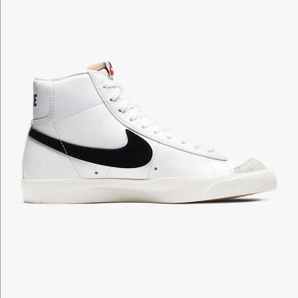 Nike Blazer Mid ‘77 Vintage AND Nike Crew Socks